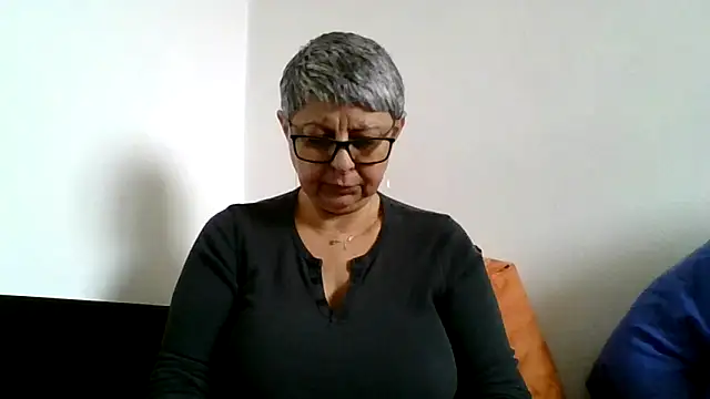 roseblak42 online show from 03/02/26, 10:22