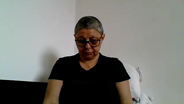 roseblak42 online show from 04/11/26, 10:41