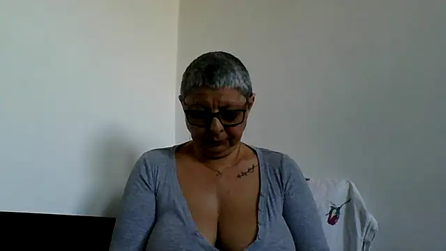 roseblak42 online show from 04/25/26, 04:04