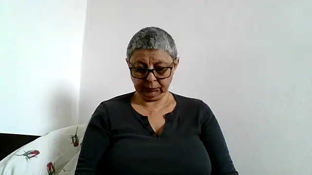 roseblak42 online show from 05/01/26, 12:43