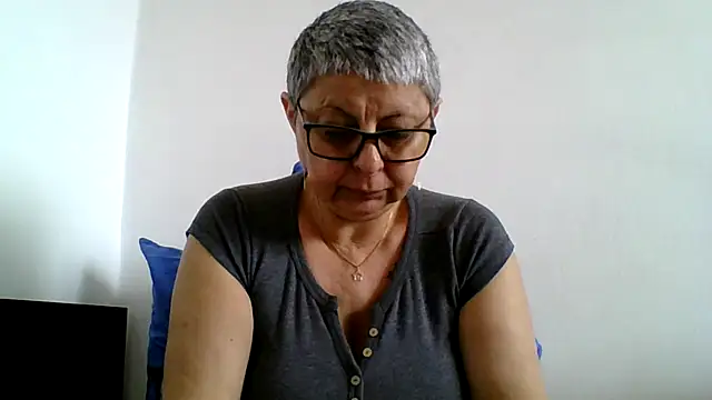 roseblak42 online show from 05/08/26, 10:31