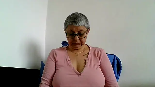 roseblak42 online show from 05/09/26, 08:41