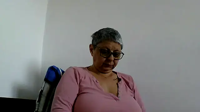roseblak42 online show from 05/10/26, 03:17