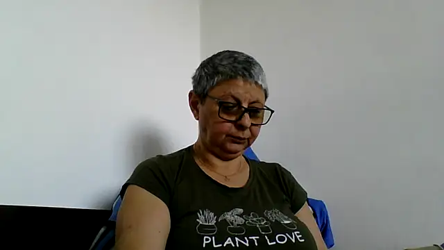 roseblak42 online show from 05/11/26, 10:10