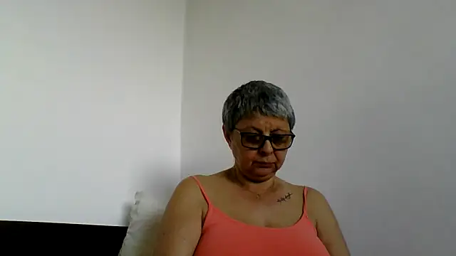 roseblak42 online show from 06/09/26, 01:01