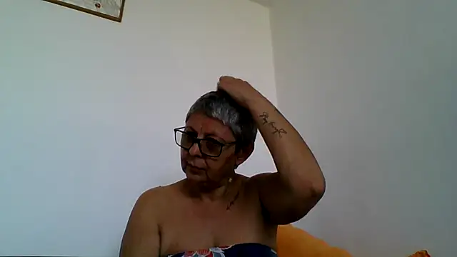 roseblak42 online show from 07/25/26, 04:37