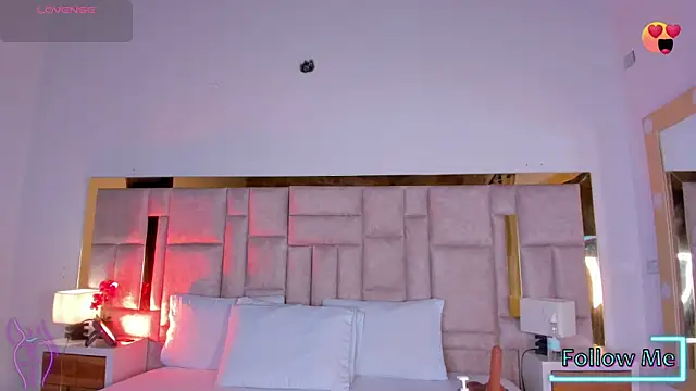 Snapshot of Miss_Abigail_ chatting on 10/17/25, 01:25 Miss Abigail online show from 10/17/25, 01:25