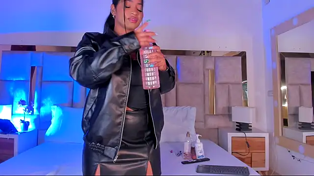 Snapshot of Miss_Abigail_ chatting on 11/27/25, 01:13 Miss Abigail online show from 11/27/25, 01:13