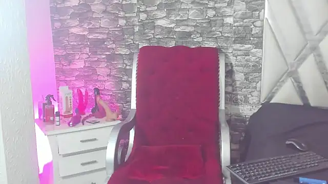 Snapshot of Trinna_harperr chatting on 12/11/24, 05:15 Trinna harperr online show from 12/11/24, 05:15