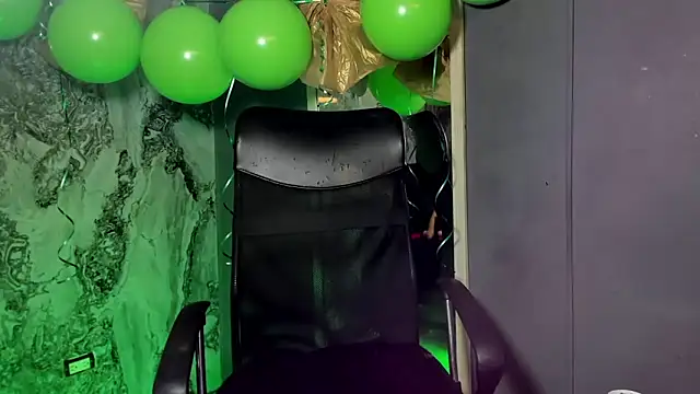 Snapshot of Trinna_harperr chatting on 03/18/25, 08:36 Trinna harperr online show from 03/18/25, 08:36