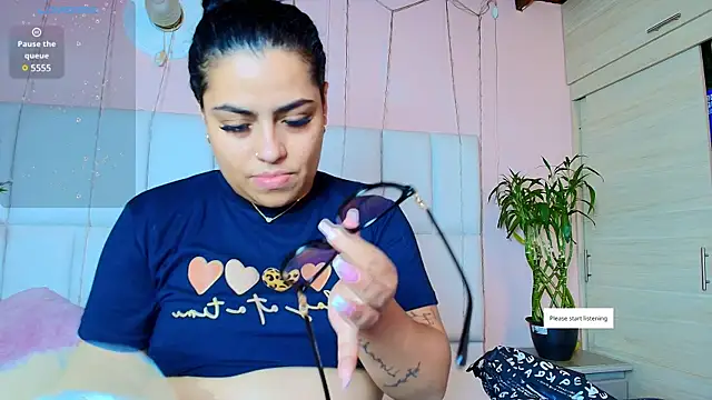 Snapshot of kiana_cream chatting on 02/12/25, 11:40 kiana cream online show from 02/12/25, 11:40