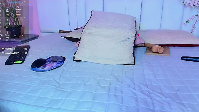 Snapshot of kiana_cream chatting on 03/06/25, 02:51 kiana cream online show from 03/06/25, 02:51