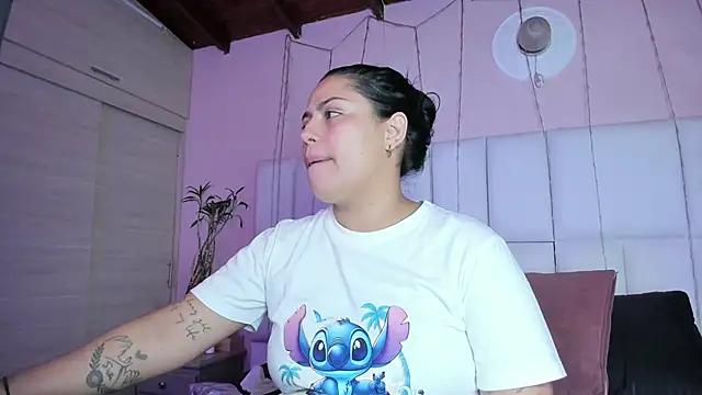 Snapshot of kiana_cream chatting on 09/24/25, 12:30 kiana cream online show from 09/24/25, 12:30