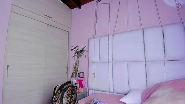 Snapshot of kiana_cream chatting on 09/26/25, 11:36 kiana cream online show from 09/26/25, 11:36