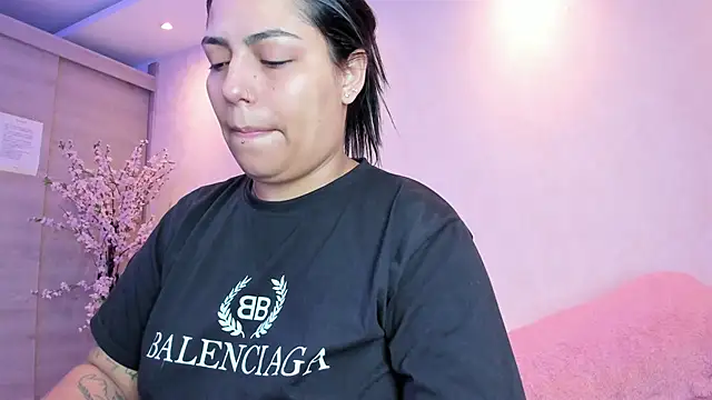 Snapshot of kiana_cream chatting on 10/11/25, 11:42 kiana cream online show from 10/11/25, 11:42