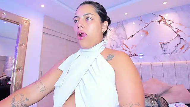 Snapshot of kiana_cream chatting on 11/12/25, 11:54 kiana cream online show from 11/12/25, 11:54