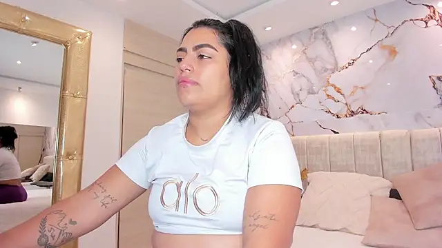 Snapshot of kiana_cream chatting on 11/22/25, 11:42 kiana cream online show from 11/22/25, 11:42