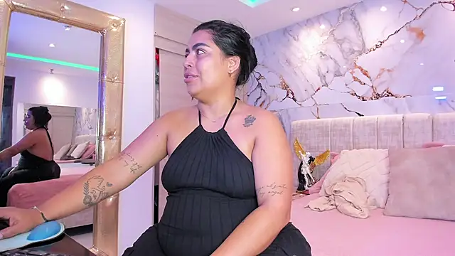 Snapshot of kiana_cream chatting on 11/28/25, 11:24 kiana cream online show from 11/28/25, 11:24