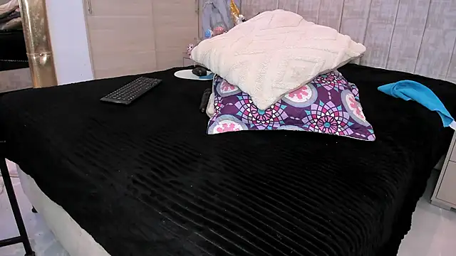 kiana cream online show from 02/18/26, 02:24