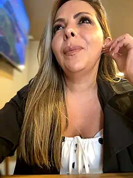  Abril-Office1 online show from 09/24/25, 03:15