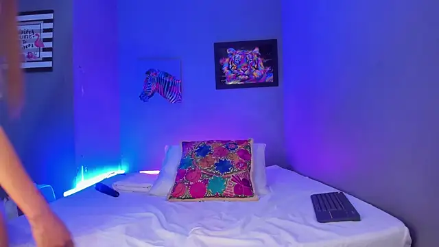 IsabellaSpencer online show from 02/01/25, 10:13