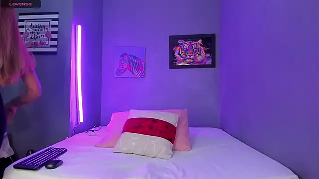 IsabellaSpencer online show from 03/20/25, 10:07