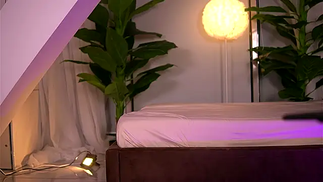 KaylaBray online show from 11/25/25, 04:56