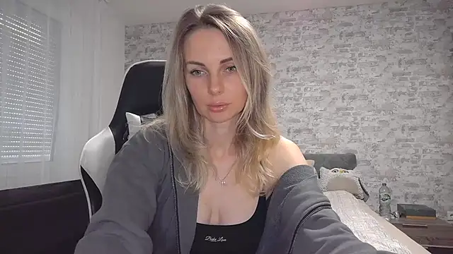 AlissonBia online show from 10/02/25, 03:52