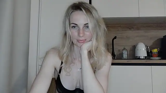 AlissonBia online show from 07/18/26, 08:12