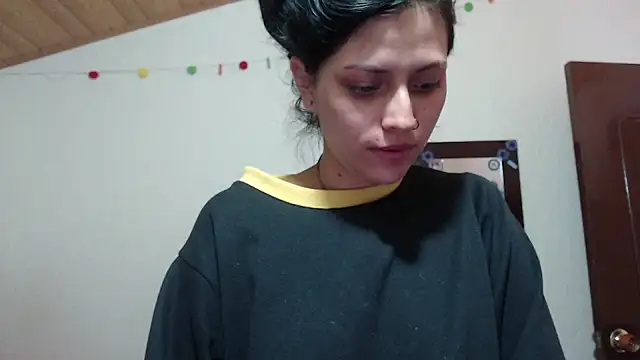 Snapshot of Gaby_cute_16 chatting on 10/10/25, 07:35 Gaby cute 16 online show from 10/10/25, 07:35