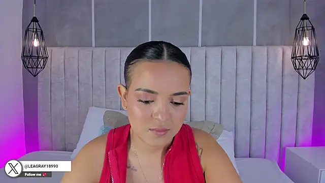 lea gray online show from 12/02/25, 06:36