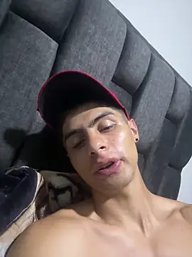 Stiven CL online show from 04/14/26, 05:35