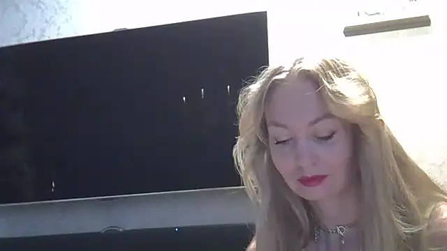 Snapshot of ZarinaSwift chatting on 12/24/24, 04:44 ZarinaSwift online show from 12/24/24, 04:44