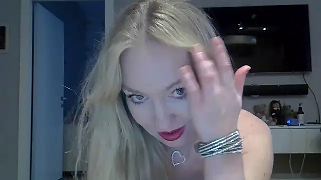 Snapshot of ZarinaSwift chatting on 01/13/25, 04:28 ZarinaSwift online show from 01/13/25, 04:28