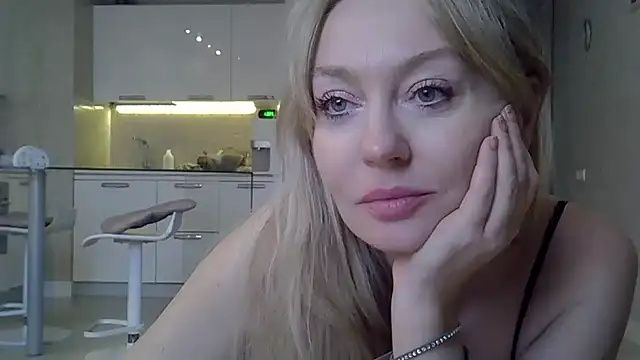 Snapshot of ZarinaSwift chatting on 01/14/25, 04:36 ZarinaSwift online show from 01/14/25, 04:36