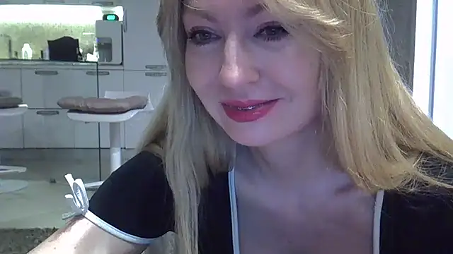 Snapshot of ZarinaSwift chatting on 02/10/25, 04:52 ZarinaSwift online show from 02/10/25, 04:52