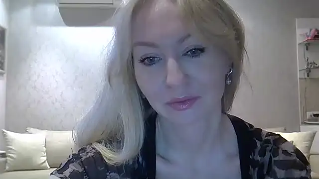 Snapshot of ZarinaSwift chatting on 02/13/25, 04:43 ZarinaSwift online show from 02/13/25, 04:43