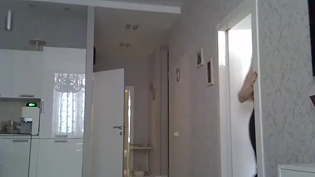 Snapshot of ZarinaSwift chatting on 03/11/25, 04:43 ZarinaSwift online show from 03/11/25, 04:43