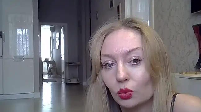 Snapshot of ZarinaSwift chatting on 03/20/25, 05:02 ZarinaSwift online show from 03/20/25, 05:02