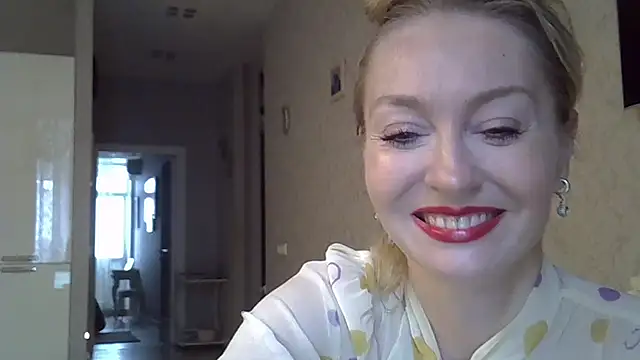 Snapshot of ZarinaSwift chatting on 09/11/25, 04:34 ZarinaSwift online show from 09/11/25, 04:34