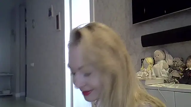 Snapshot of ZarinaSwift chatting on 09/18/25, 04:25 ZarinaSwift online show from 09/18/25, 04:25