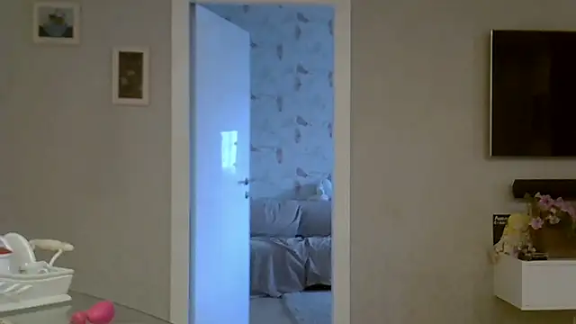 Snapshot of ZarinaSwift chatting on 09/28/25, 12:10 ZarinaSwift online show from 09/28/25, 12:10