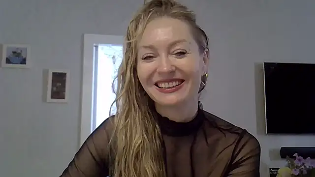 Snapshot of ZarinaSwift chatting on 09/29/25, 04:39 ZarinaSwift online show from 09/29/25, 04:39