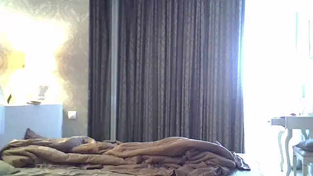 Snapshot of ZarinaSwift chatting on 10/05/25, 04:11 ZarinaSwift online show from 10/05/25, 04:11