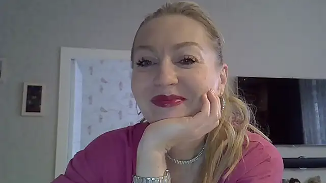 Snapshot of ZarinaSwift chatting on 10/10/25, 04:22 ZarinaSwift online show from 10/10/25, 04:22