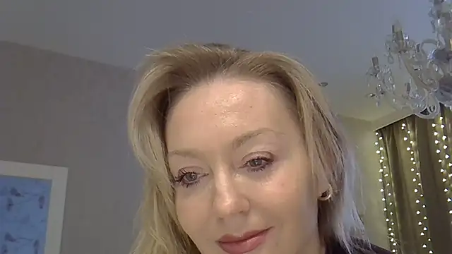 ZarinaSwift online show from 12/15/25, 04:50