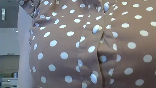 Snapshot of ZarinaSwift chatting on 03/06/26, 05:04 ZarinaSwift online show from 03/06/26, 05:04