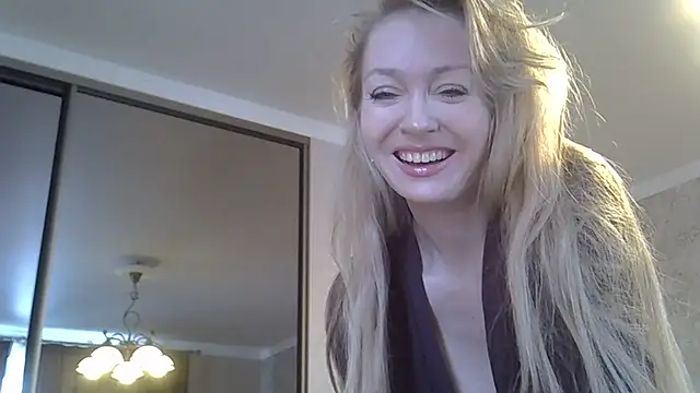 Snapshot of ZarinaSwift chatting on 03/22/26, 05:11 ZarinaSwift online show from 03/22/26, 05:11