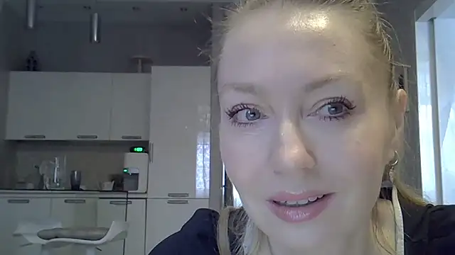 Snapshot of ZarinaSwift chatting on 03/26/26, 05:13 ZarinaSwift online show from 03/26/26, 05:13