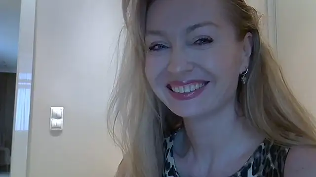 Snapshot of ZarinaSwift chatting on 03/28/26, 10:59 ZarinaSwift online show from 03/28/26, 10:59